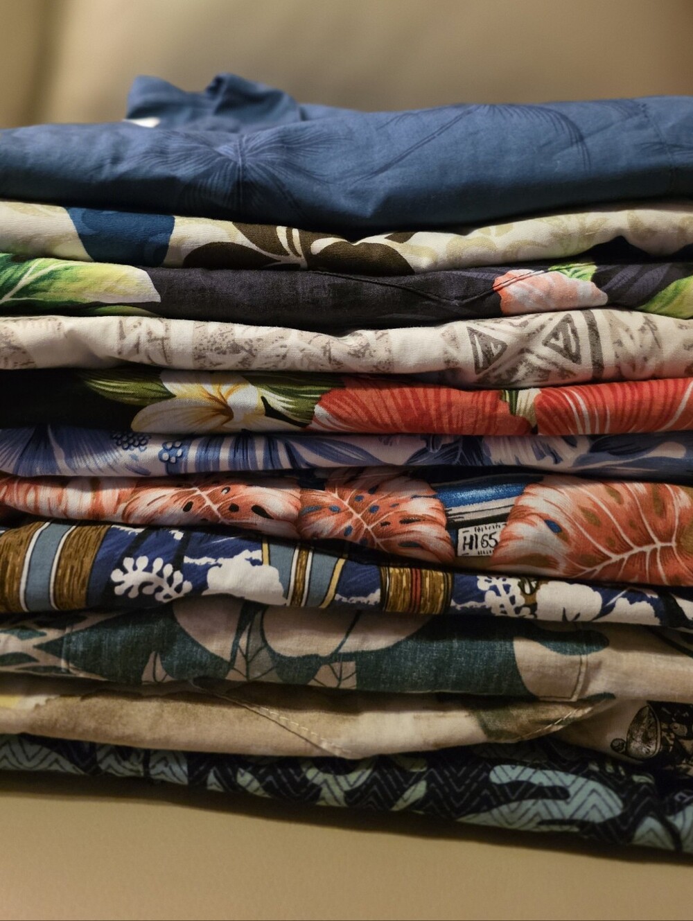 Bundle Of Mens Hawaiian Button-Front Shirts.
